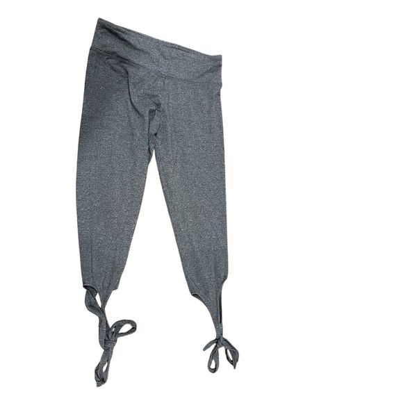 Victoria Secret Leggings Women’s Medium Grey Stirrup Capris - Picture 1 of 7